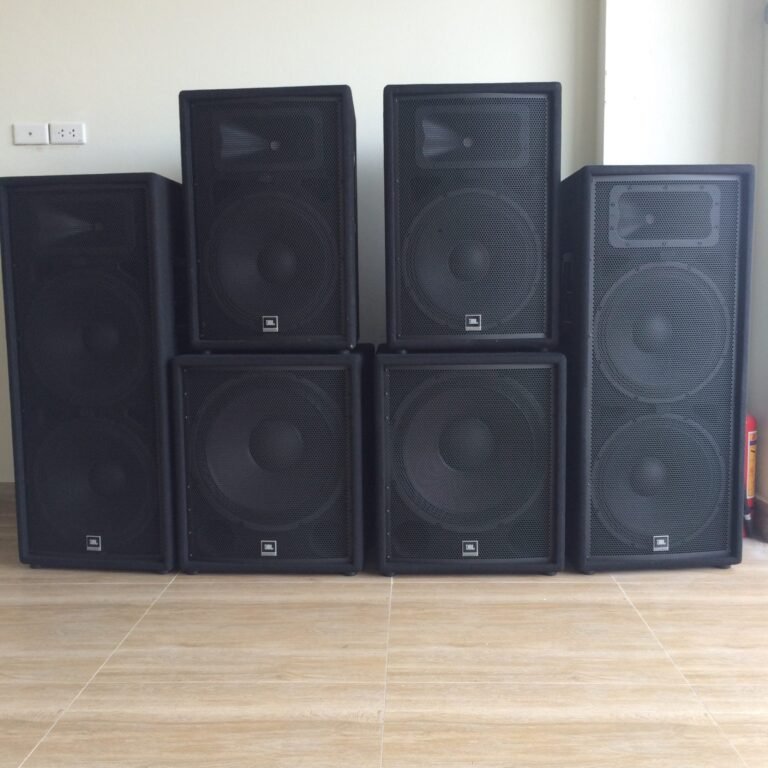 Loa-đám-cưới-JBL-công-suất-lớn-có-những-loại-nào