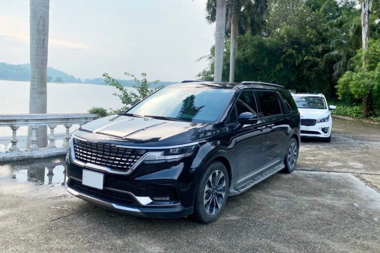 Xe-7-cho-Kia-Carnival-den_ngoai-that1